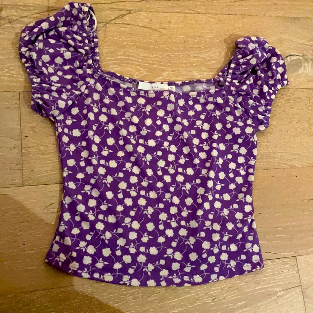 NWT🎉 Purple & White floral crop top